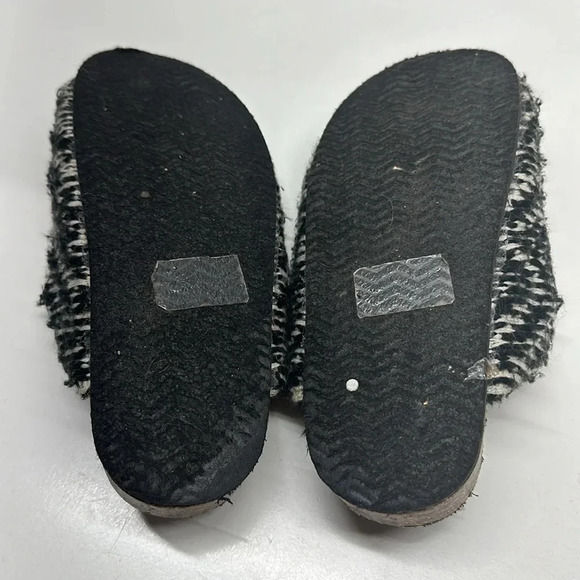 Muk Luks Slippers Clogs Slip On Open Back Shoes Knit Black White Striped Size 6 - Picture 7 of 8